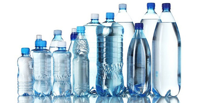 acque in bottiglia di plastica
